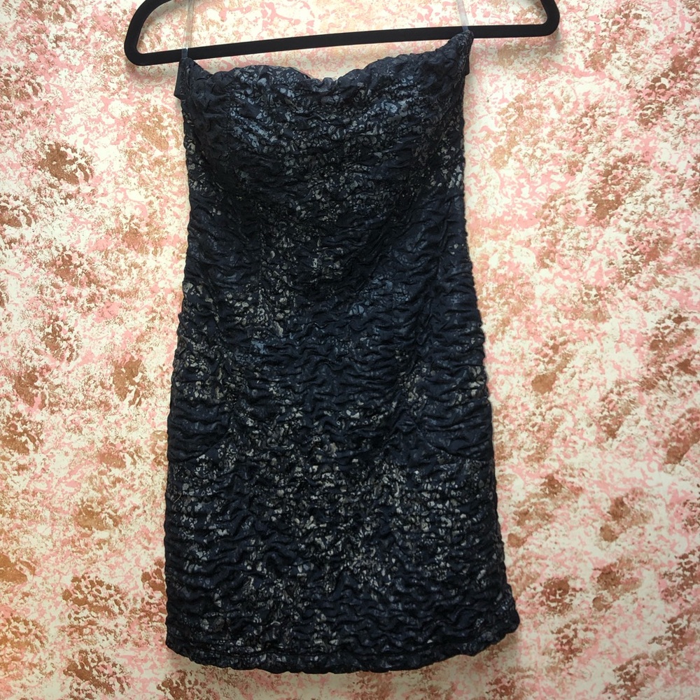 BEAUTIFUL FANCY WOMENS XL DRESS WITH SEXY BACK